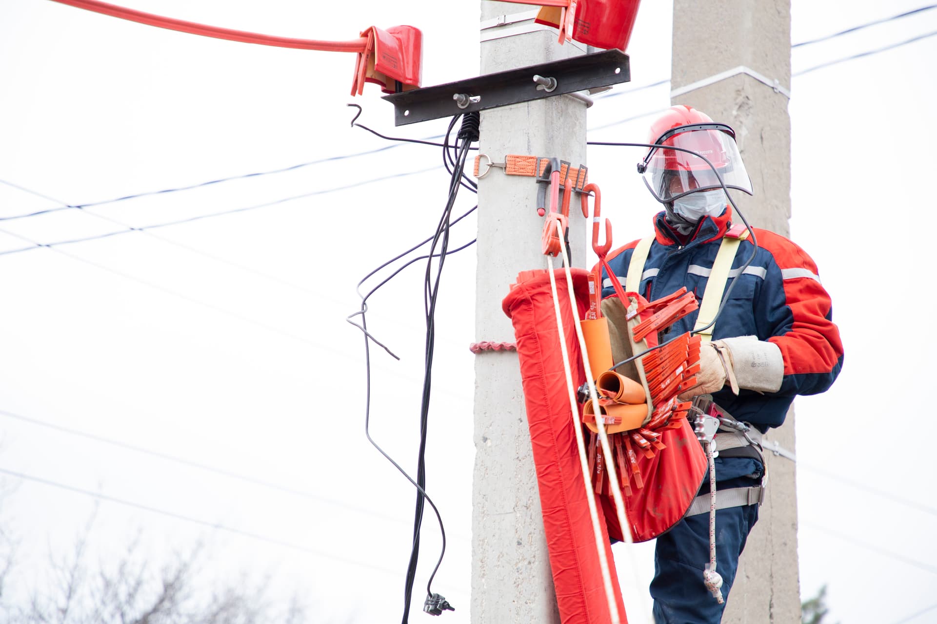 Работа под напряжением